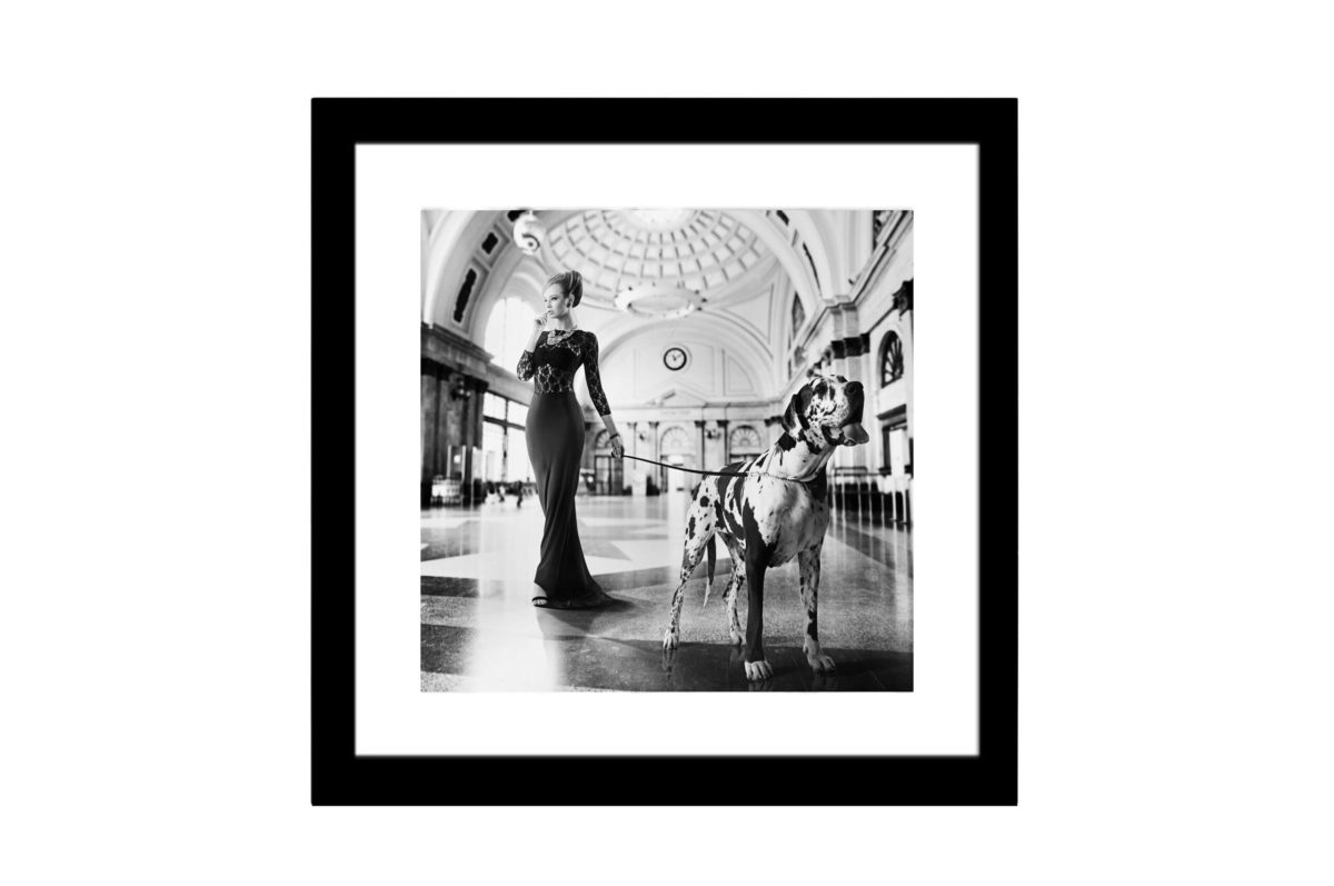 glass-picture-w-frame-lady-dog-walther-kristiansen-m-belbutikk